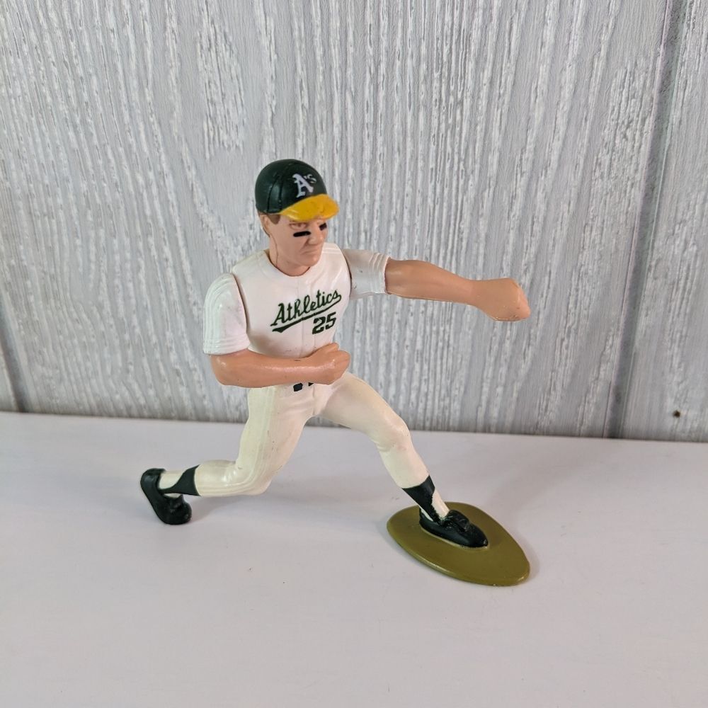 VTG Mark Mcgwire Oakland A's MLB Kenner Starting Lineup Action Figure 1989